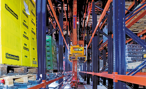 Mecalux augmente la capacité de stockage et de picking une entreprise de distribution avec l'installation d'un entrepôt automatique autoportant